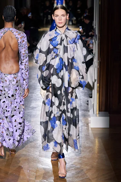 Look 32